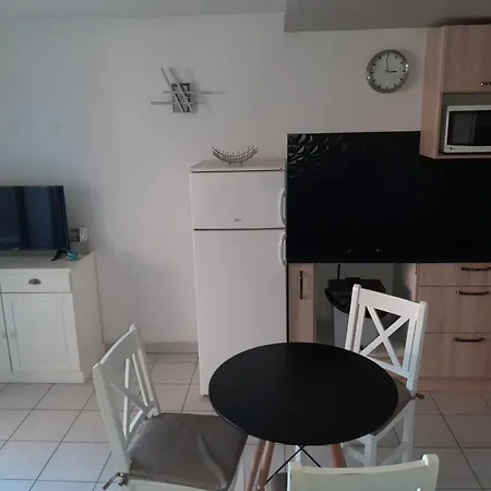 Pavillon Climatise 5 Pers Avec Terrasse Et Parking, Piscine, Proche Et Commerces - Fr-1-781-27 בית נופש *